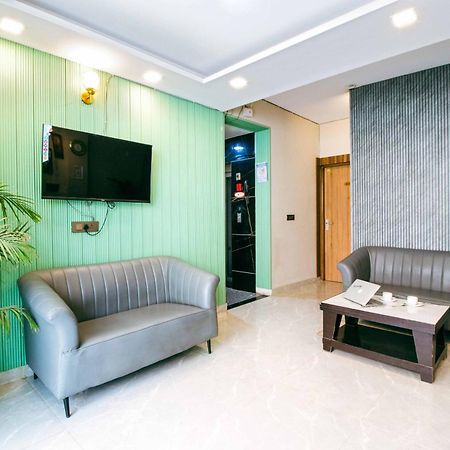 Готель Treebo Elite Corporate, Sector 62 Нойда Екстер'єр фото